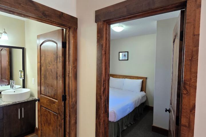 Aspen Village Inn