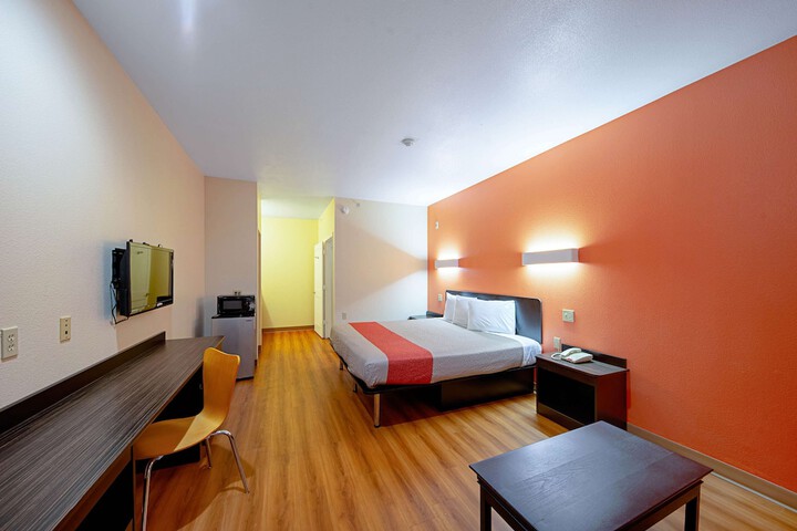 Motel 6 Rhome TX