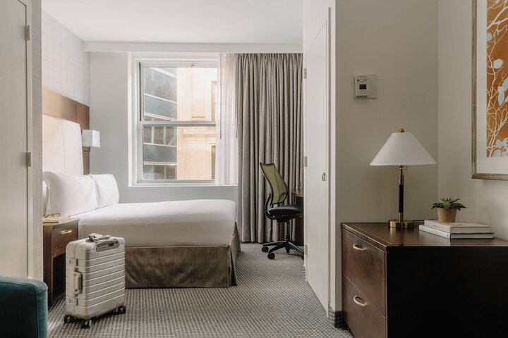 Room 28 of 43