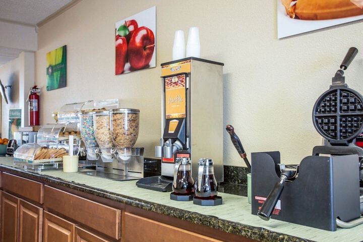 Quality Inn & Suites Monroe