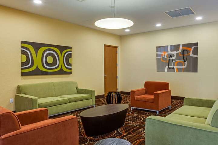 Business Center 19 of 19