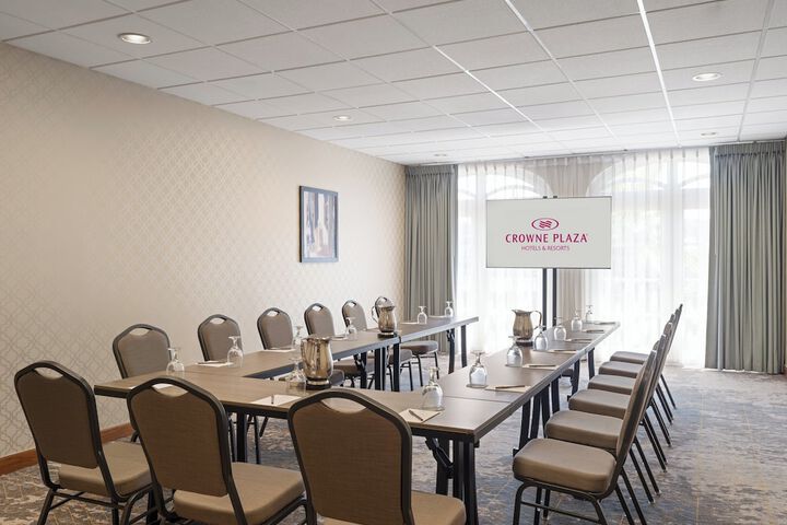 Crowne Plaza Phoenix - Chandler Golf Resort by IHG