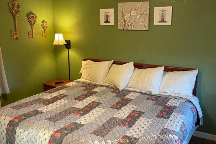 Highland Court Motel
