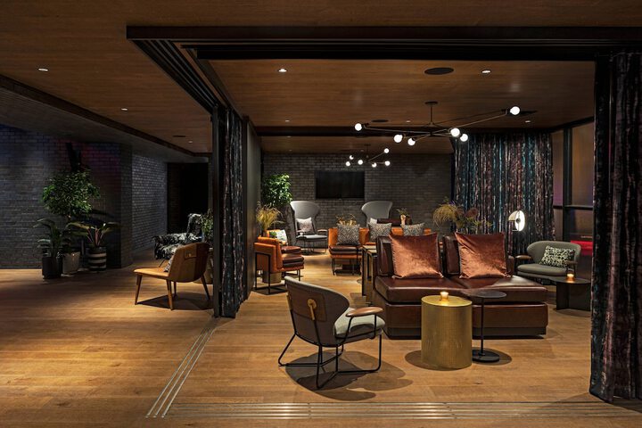 Lounge 42 of 57