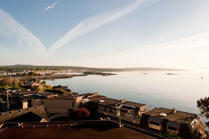 Oak Bay Beach Hotel