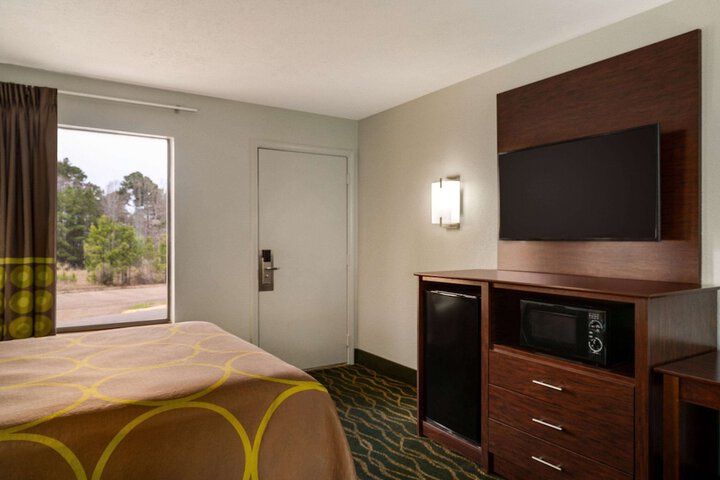 Room 16 of 36