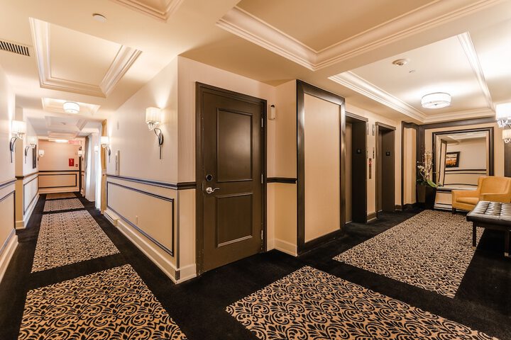 Ballroom/Hall 75 of 82