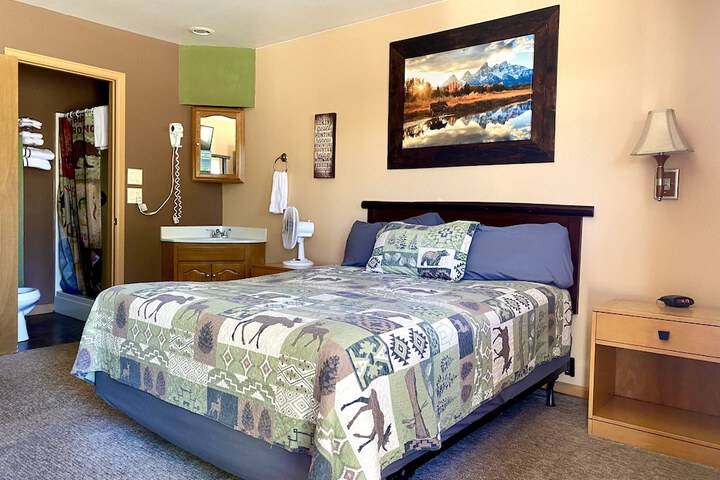 Moosehead Lodge & Cabins