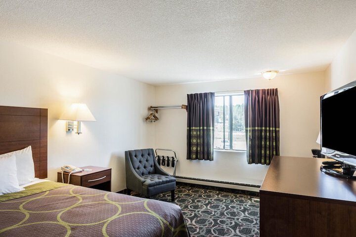 Room 12 of 25