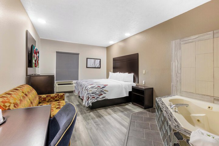 Room 21 of 35