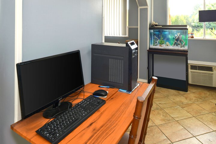 Business Center 23 of 24