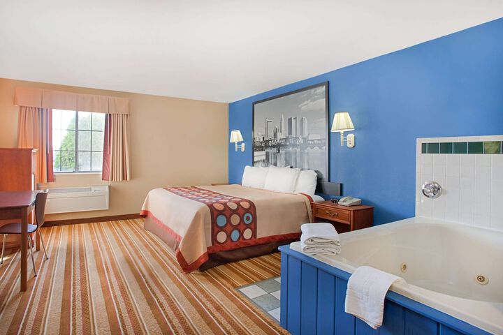 Room 6 of 14