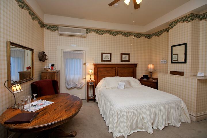 Bradford Place Inn & Gardens