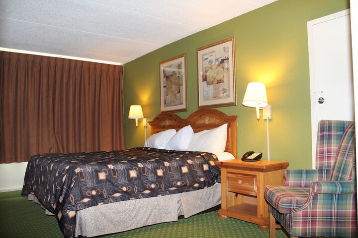 Room 8 of 10