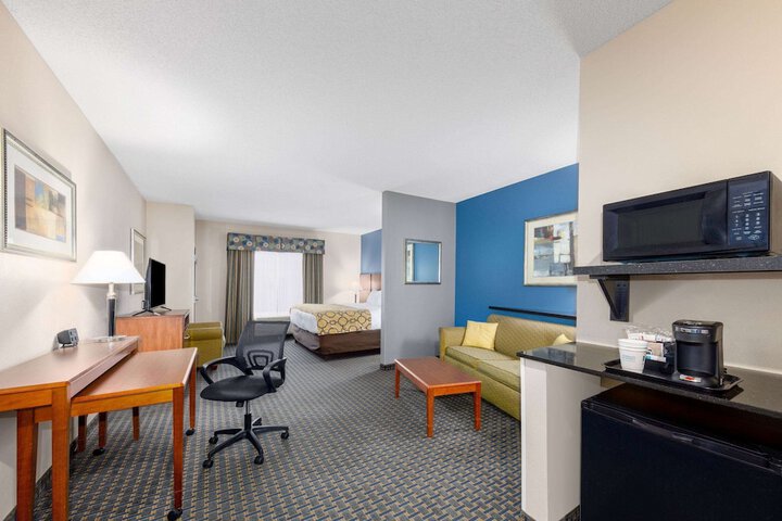 Room 16 of 36