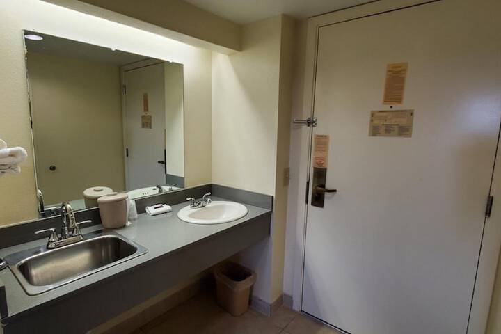 Room 28 of 39