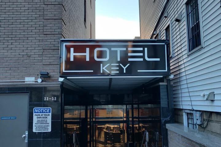Hotel Key LaGuardia Airport