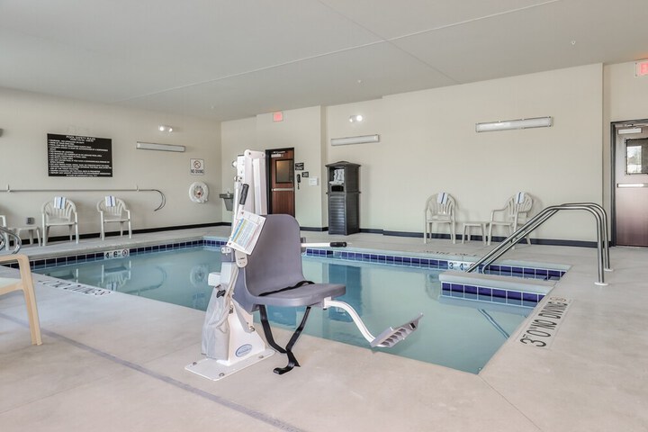 Cobblestone Hotel & Suites - Waukesha / West Milwaukee