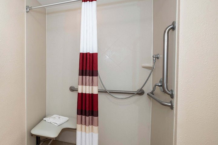 Red Roof Inn Clyde