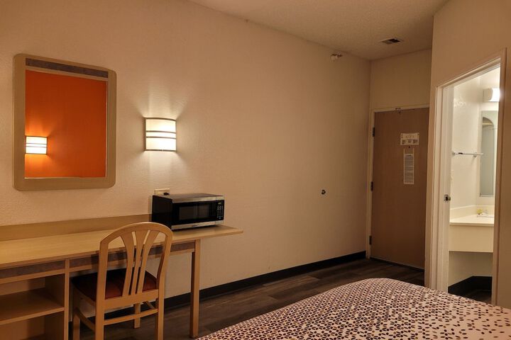 Modern Stay 39 Lakeview by OYO Minonk Garden