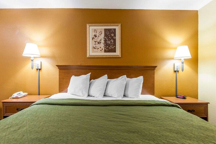 Room 30 of 65