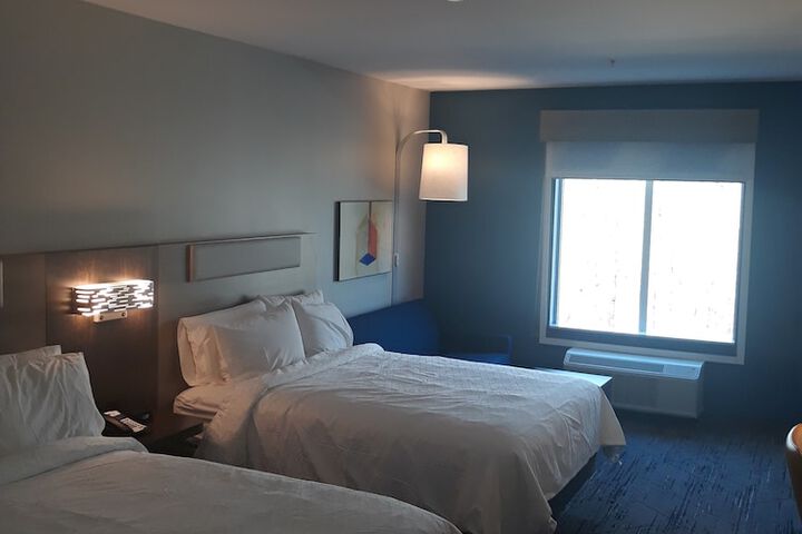 Room 10 of 34