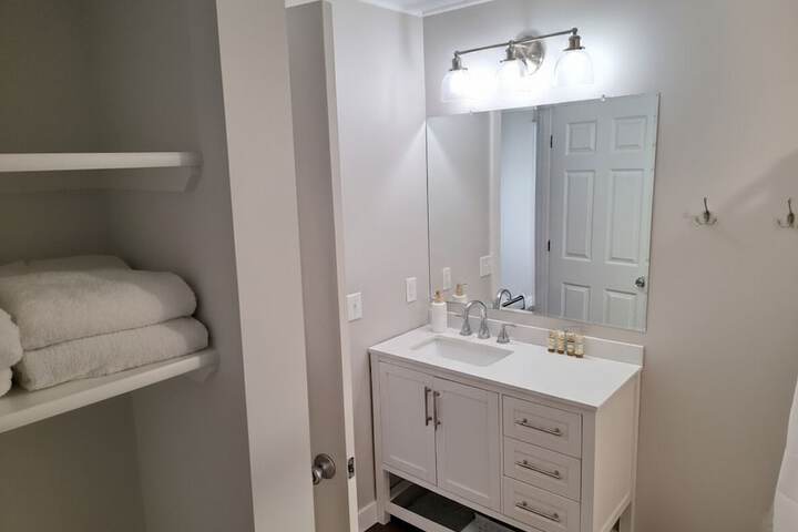 Pointes North Beachfront Hotel – 2 Person Spa Tub Studios