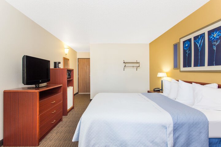 Room 14 of 25