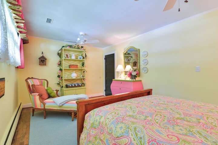 La Petite Chalet w / Views in Blue Ridge Mtns!