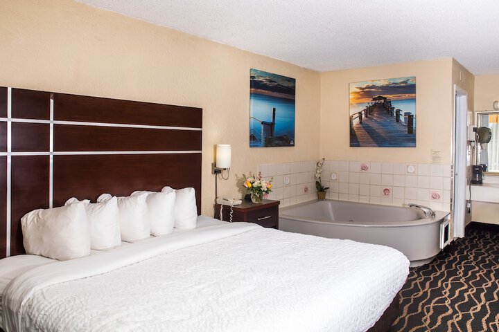 Days Inn by Wyndham Stuart