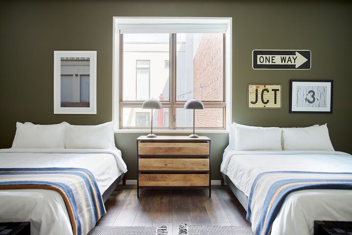 Room 12 of 19
