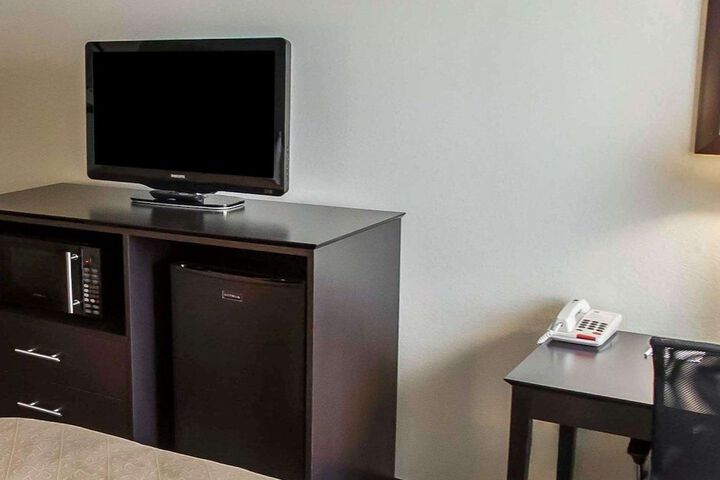 Quality Inn Chesterton near Indiana Dunes National Park I-94