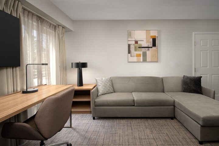 Room 33 of 62