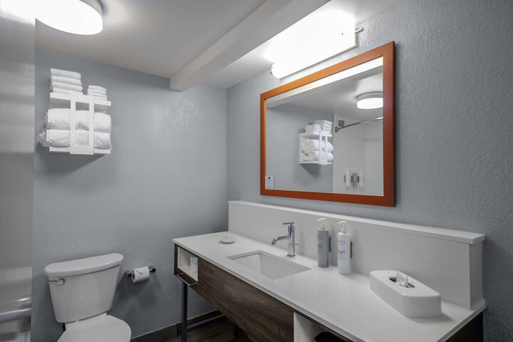 Room 18 of 32