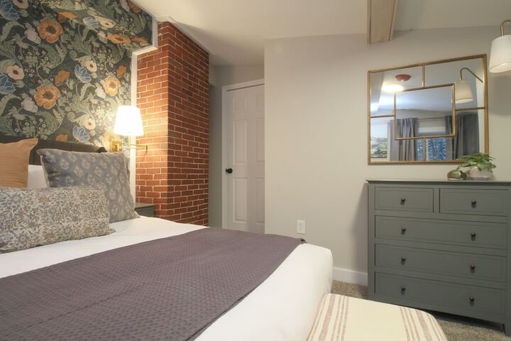 The Aurora Inn & Cottages