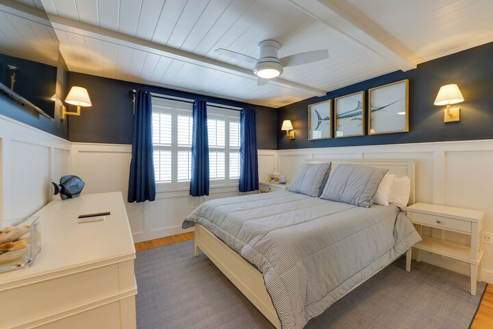 Avalon Vacation Rental w / Porch & Grill!
