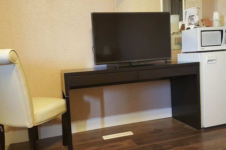 Room 6 of 34