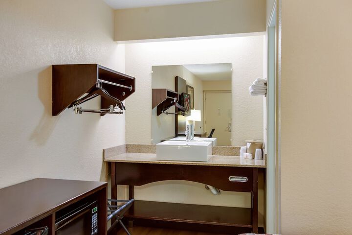 Room 21 of 40