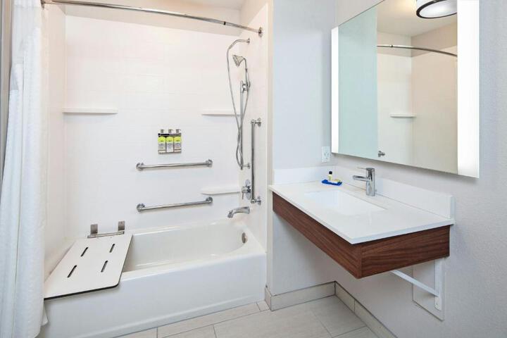 Holiday Inn Express & Suites Clovis-Fresno Area by IHG