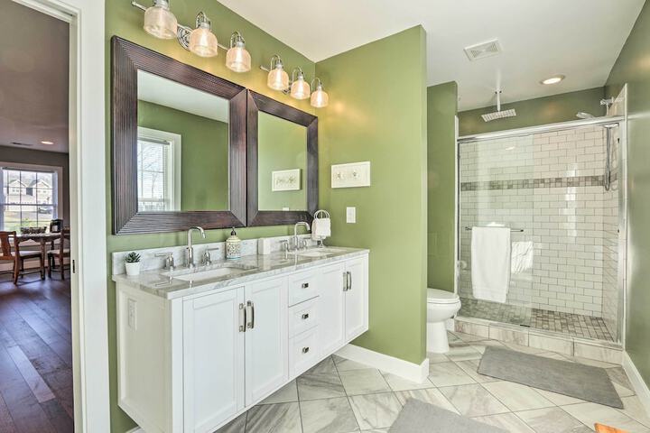 Morrisonville Manor w / Fire Pit & Hot Tub!