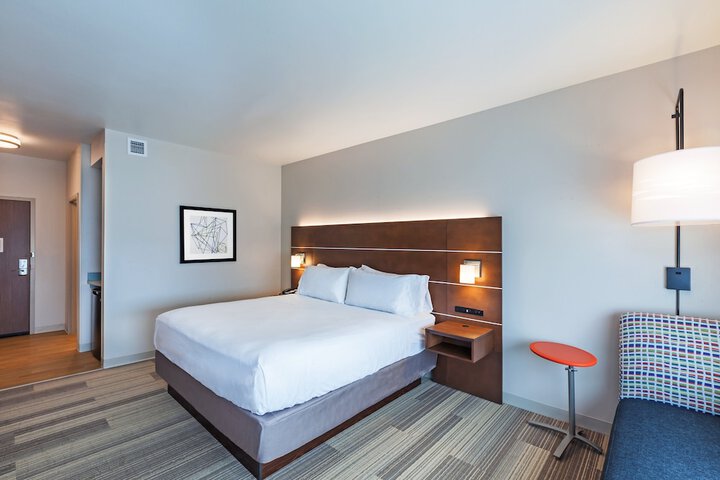 Room 21 of 34