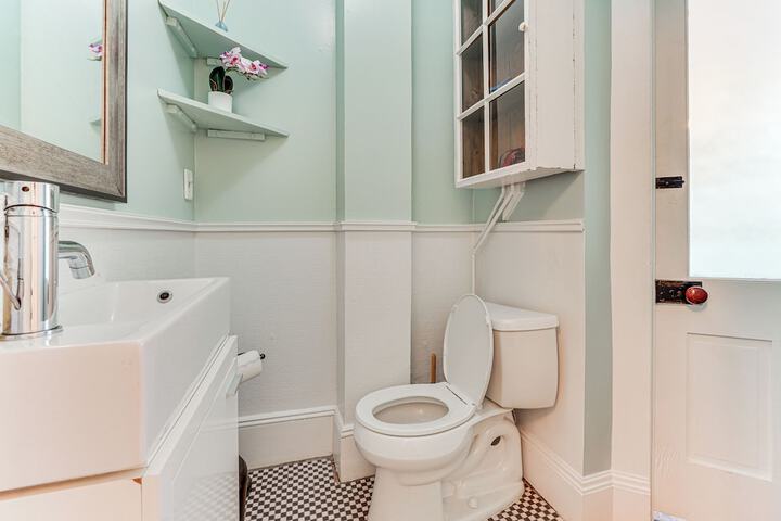 Charming Victorian Retreat w / Hudson River Views