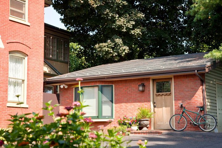 B. F. Hiestand House Bed & Breakfast