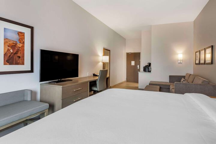 Room 15 of 29