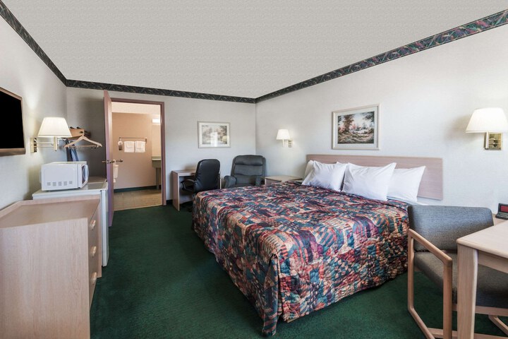 Room 16 of 18