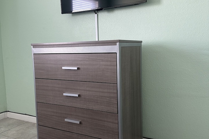 Room 28 of 61