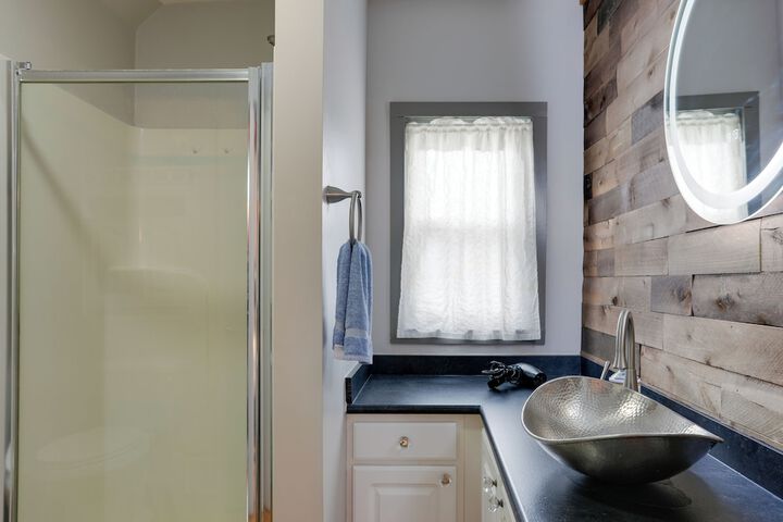 Pet-friendly Loft Vacation Rental w / Fire Pit!