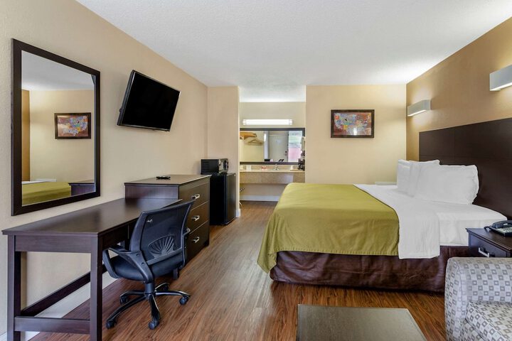 Room 14 of 24