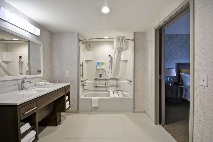Room 19 of 38