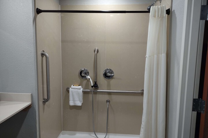 Room 9 of 30